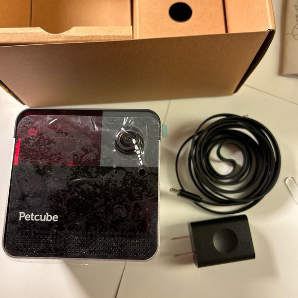 Petcube [2017 Item] Play Smart Pet Camera with Interactive Laser - Picture 10 of 14